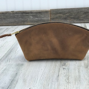 Leather Makeup Bag, Personalized Bridesmaid gift, Gift for Her, Leather Cosmetic Pouch, Cosmetics Bag, monogram toiletry bag Tan