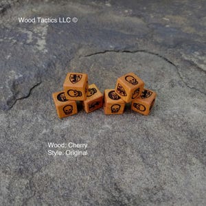 Dados de madera dura Heroquest, tamaño 16 mm y fabricados en cerezo o arce azucarero, ediciones revisada y original, se venden en juegos de 2/4/6 imagen 5