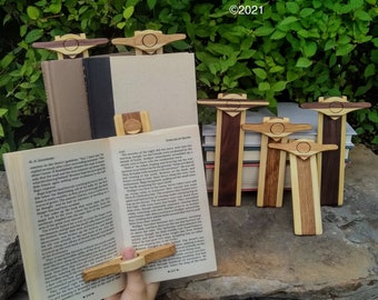 Marcador de livros em madeira com suporte para páginas, acessório e gadget de leitura, ótimo presente para seguidores do BookTok e amantes de livros - Mark&Hold Limited