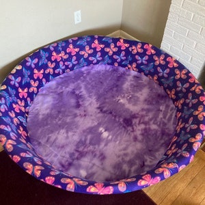 Large Whelping box/pool covers to keep new puppies safe and clean.  Great for dog breeders and dog lovers.