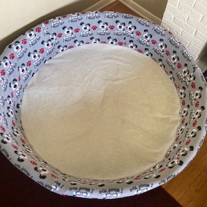 Large Whelping box/pool covers to keep new puppies safe and clean.  Great for dog breeders and dog lovers.