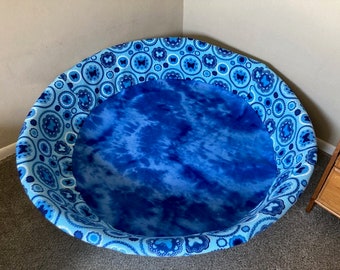 Large Whelping pool cover to keep newborn puppies safe and clean.