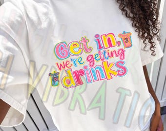 ¡Entra! ¡Estamos tomando algo! PNG, diseño de camiseta para amantes del café (descarga digital)