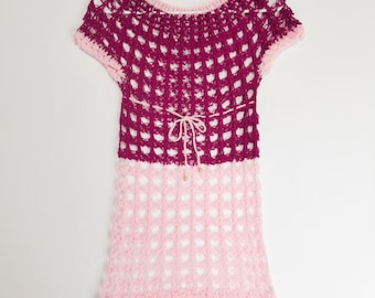 Vestido superpuesto de ganchillo hecho a mano: Babydoll transparente con cuentas en rosa fucsia (XS/S)