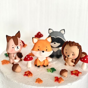 Woodland Animal Cake topper, Fondant raccoon fox 3D figurine squirrel acorn, Forest birthday party edible decoration figurines mushroom