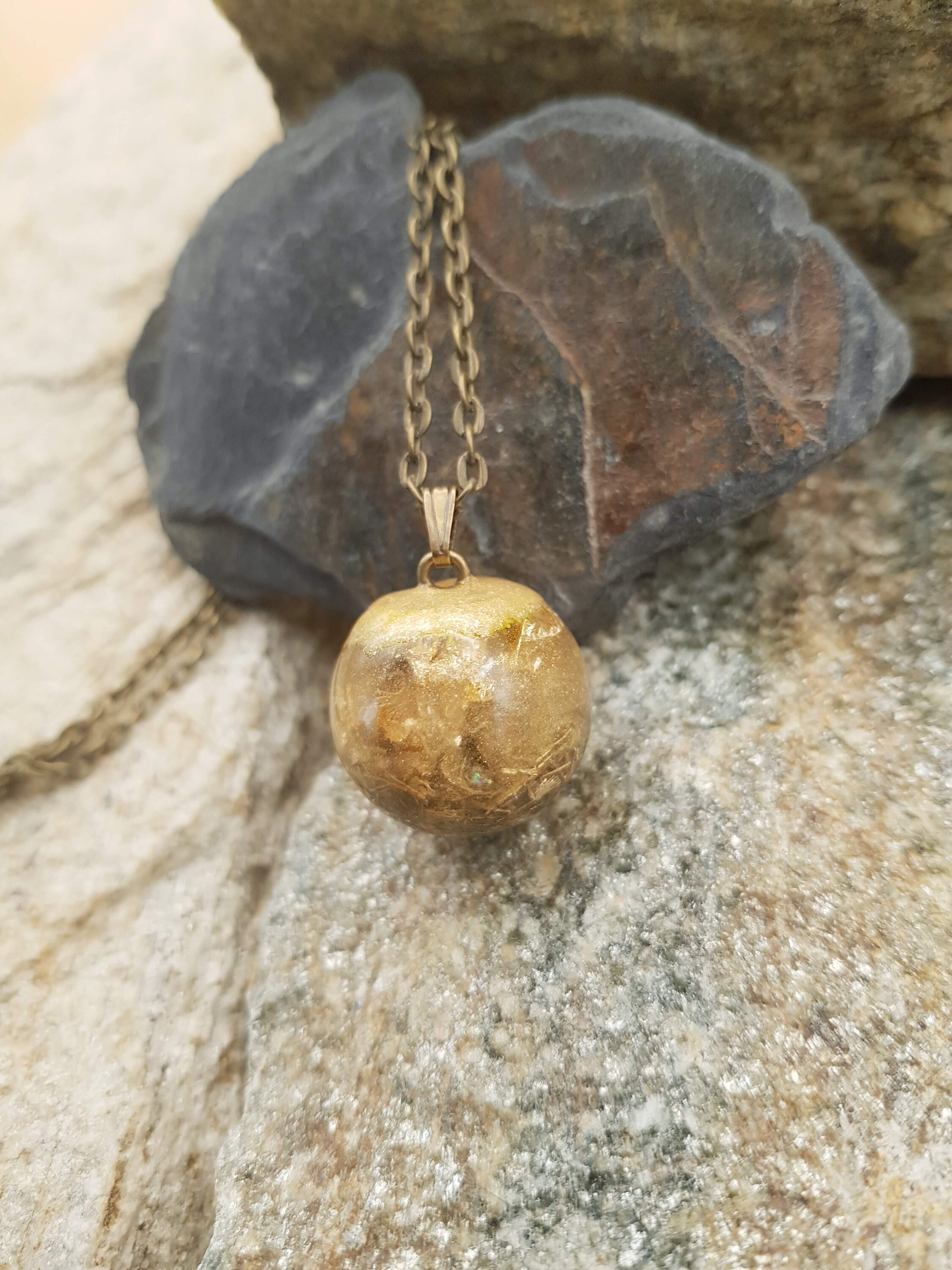 Orgonite Boule Pendentif Péridot Or