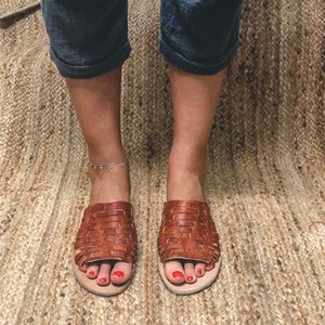 Handgefertigte Huarache-Schuhsandalen Pantolettenrutschen geflochtene gewebte Schuhe, die in Mexiko entworfen wurden