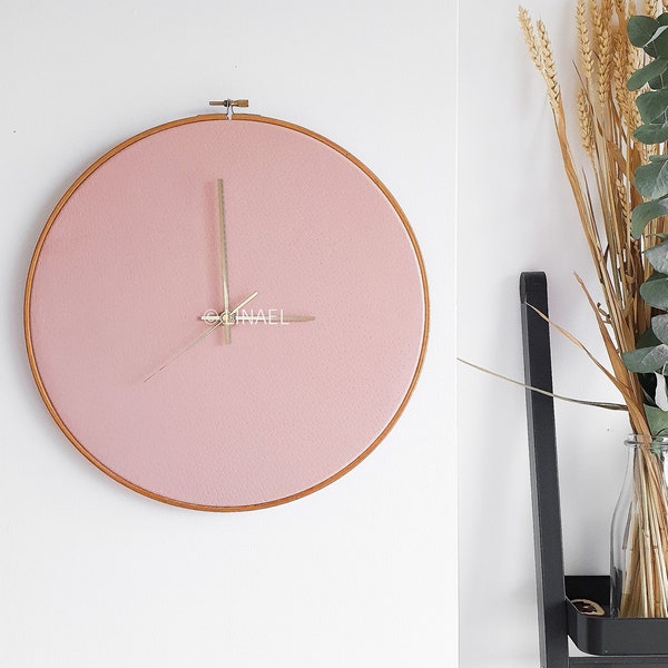 12.6in/32cm - Leather wall clock - Pale pink. L size - Minimalist. Scandinavian design. Home gift. Unique decor. Modern clock. Pastel decor