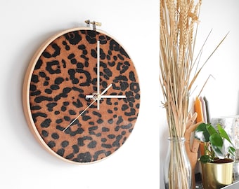 8.7in/22cm - Leather wall clock - Animal print, Leopard. M size - Minimalist. Scandinavian design. Home gift. Wall decor. Animal pattern