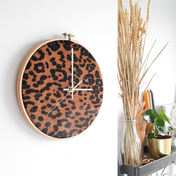 8.7in/22cm - Leather wall clock - Animal print, Leopard. M size - Minimalist. Scandinavian design. Home gift. Wall decor. Animal pattern