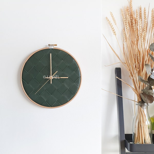 8.7in/22cm - Handwoven Leather wall clock - Bottle green. M size - Minimalist. Scandinavian design. Luxury decor. Livingroom decor. Woven