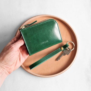 Compact zipper wallet Premium Italian Leather. Handmade Small Travel wallet. Minimalist pouch. Vegtan. Saddle stitched Leather cardholder Emerald Green