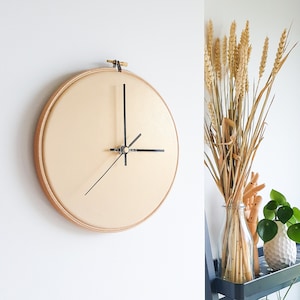 8.7in/22cm Leather wall clock Pearly cream. M size Minimalist. Scandinavian design. Home gift. Wall decor. Modern clock. Sustainable image 3