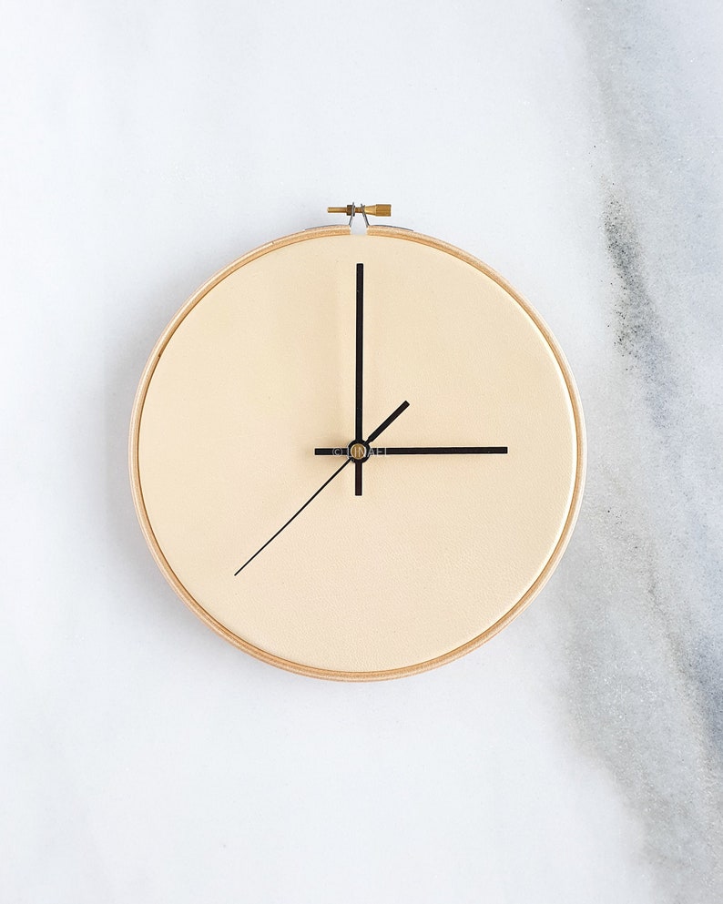 8.7in/22cm Leather wall clock Pearly cream. M size Minimalist. Scandinavian design. Home gift. Wall decor. Modern clock. Sustainable image 4