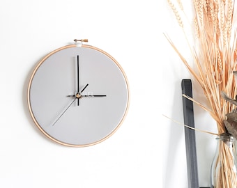 8.7in/22cm - Leather wall clock - Gray - M size - Minimalist. Scandinavian design. Home gift. Wall decor. Silent mechanism by request