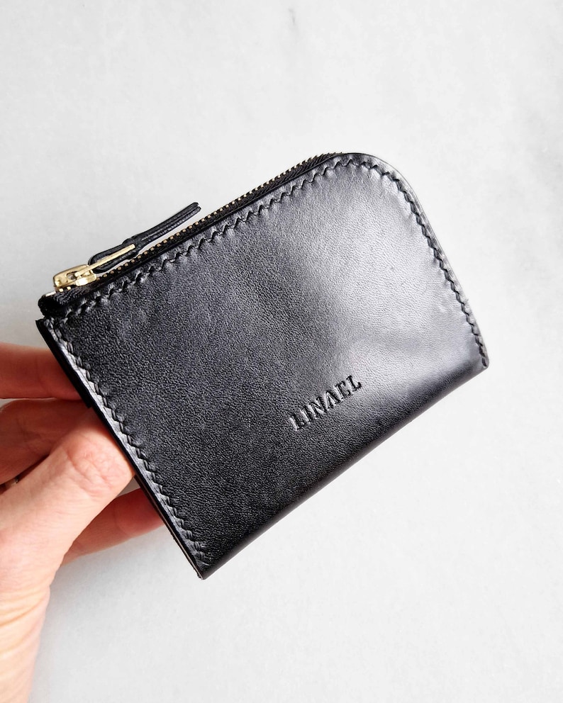 Compact zipper wallet Premium Italian Leather. Handmade Small Travel wallet. Minimalist pouch. Vegtan. Saddle stitched Leather cardholder Black