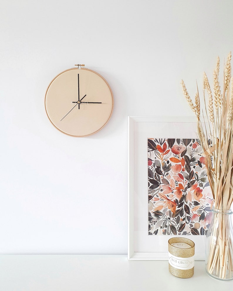 8.7in/22cm Leather wall clock Pearly cream. M size Minimalist. Scandinavian design. Home gift. Wall decor. Modern clock. Sustainable image 7