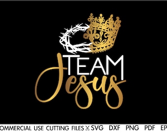 Peut inclure: Couronne dorée avec une couronne d'épines blanche derrière. Le texte "TEAM Jesus" est écrit en lettres d'or en cursive.