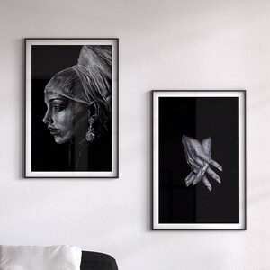 Satz von zwei Drucke, digitaler Download Druck, moderne Leinwand, weiße Bleistiftzeichnung Druck, schwarzes Poster, Hände Poster, Frau Porträt Poster