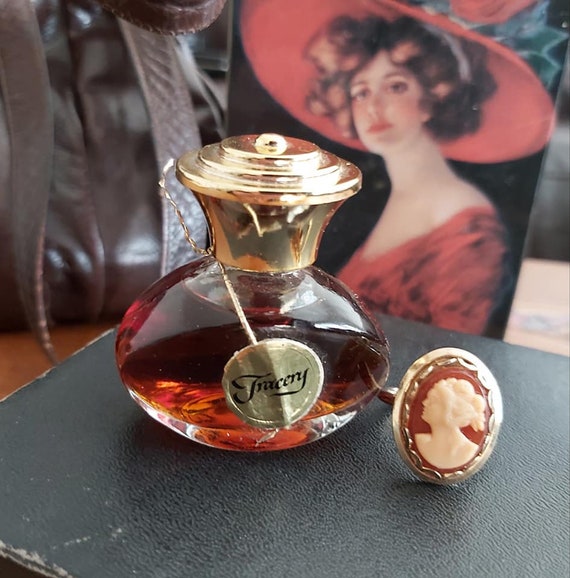Vintage House of Fuller Perfumed Cameo Ring Tracer