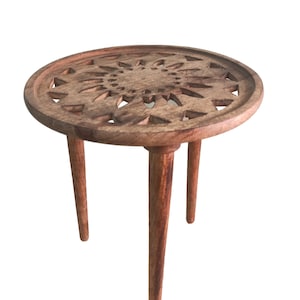 Handgeschnitzter runder Couchtisch | Klappbarer Holztisch | Boho Holzblumenständer | Massiver Mangoholztisch | Saharanpur Indien Handwerk