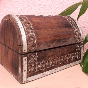 Hand carved vintage indian sandook with metal motif design| Indian jewelry box