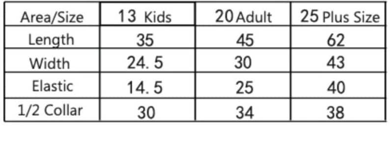 Puede incluir: Una tabla blanca que muestra las medidas de tallas de ropa. La tabla se divide en columnas para Ni&ntilde;os, Adultos y Tallas Grandes. Las medidas incluyen largo, ancho, el&aacute;stico y 1/2 cuello en cent&iacute;metros. El texto "Area/Size" est&aacute; en la parte superior.