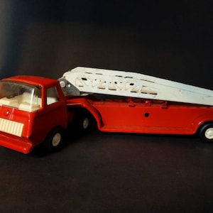 Tonka Red Fire Ladder Truck Vintage Metal Toy