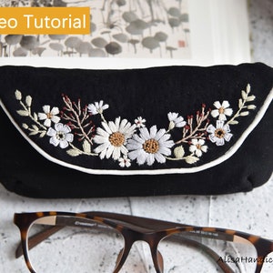 Hand Stickerei Sonnenbrille Tasche Kit, Stickerei Gänseblümchen und Wildblumen Handarbeitsset, Schmuckbeutel, kleine Tasche, Geschenk für Mama