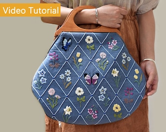 Flower Embroidery Bag Kit, Floral Women's Handheld Bag with Wooden Handle, Wildflowers Botanical Needlecraft Kit with English Video Tutorial