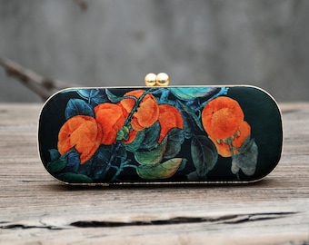 Estuche rígido para gafas hecho a mano con cierre metálico, estampado floral chino vintage, soporte para gafas con marco de tela y metal.