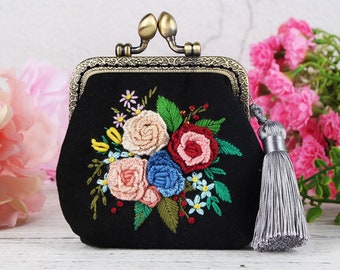 Gray Embroidered Coin Purse With Kiss-Lock Closure - Retro Style Small Wallet By Lock & Lock
