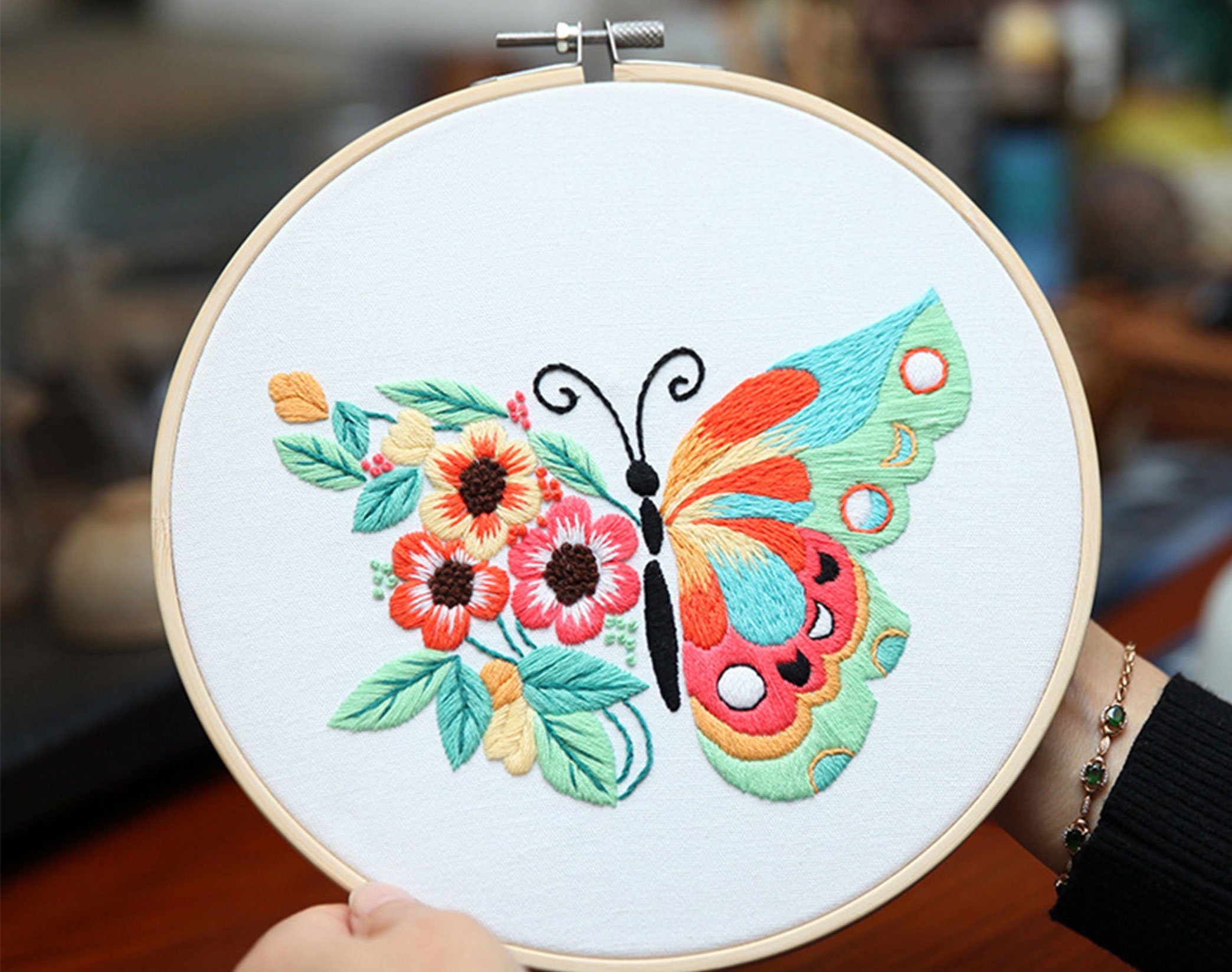 花と蝶の刺繍アート カラフルな蝶と花の刺繍キット/春の手刺繍パターン/バラの