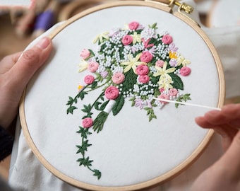 Embroidery kit 'Pink flowers' - Daphne's Diary