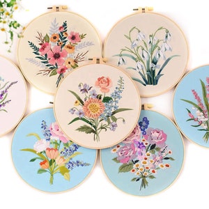 初心者用花刺繍キット、手刺繍スターターキット、春夏の花刺繍、バラ、ユリ、デイジー、ワスレナグサの花束刺繍