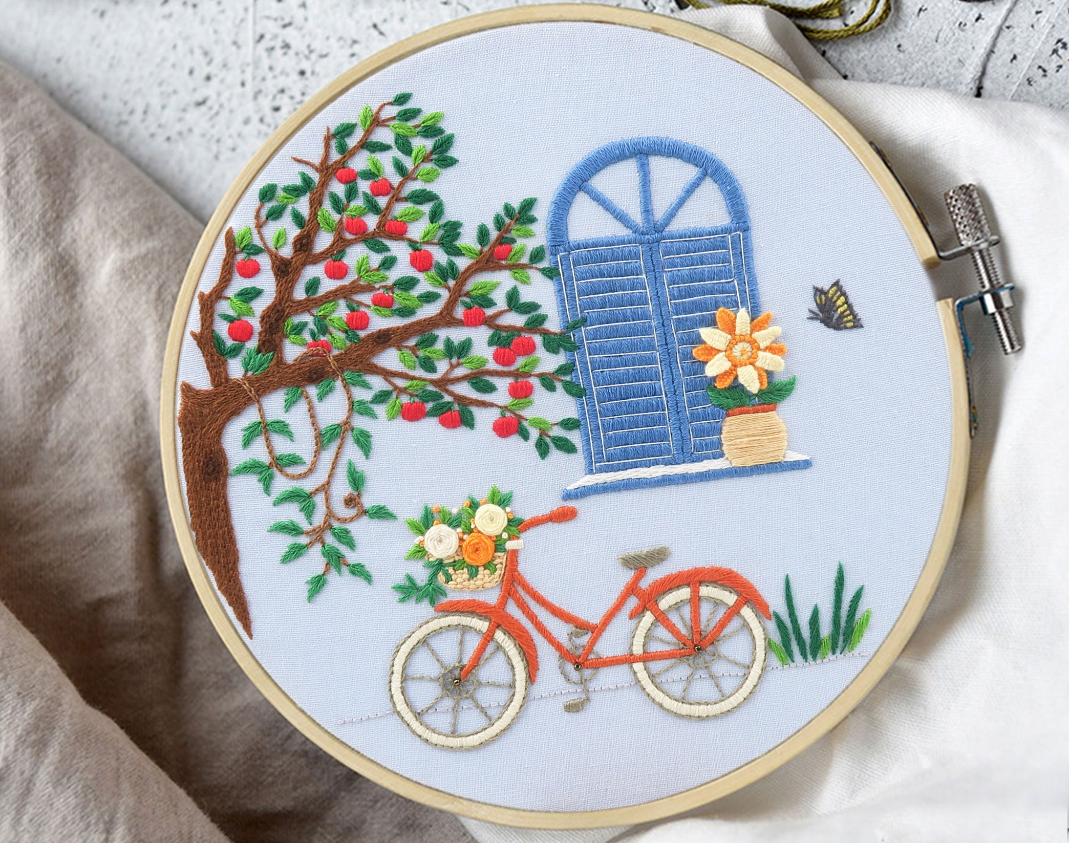 Beginner Embroidery Kit, Embroidery Bicycle and Flowers, House and Floral  Pattern, Andscape in the Garden, Apple Tree Embroidery Kit-10in 
