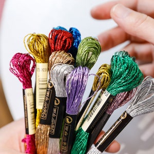ライトエフェクトメタリックフロス糸 - メタリック刺繍フロス、刺繍糸、グリッターフロス糸、フロスメタリック - 12ストランド 8メートル
