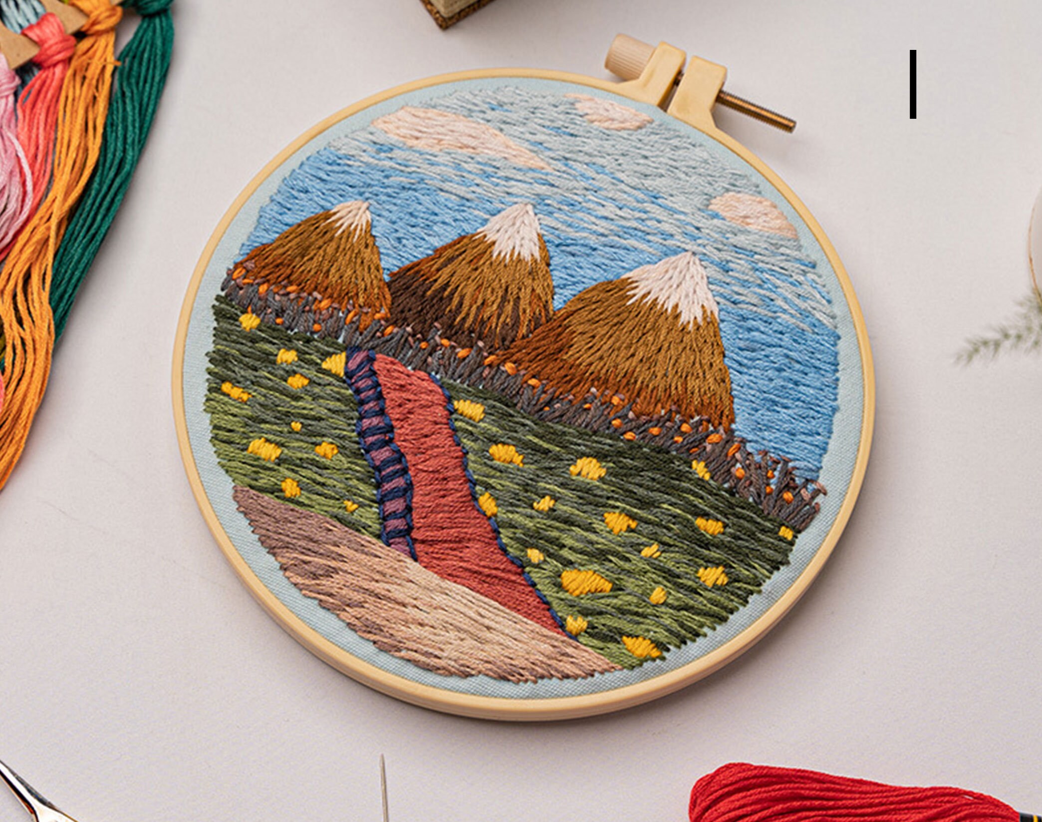 ビンテージ絵画　文化刺繍 山小屋　雪化粧した山脈 ハンドメイド ビンテージ絵画文化刺繍 山小屋雪化粧した山脈 ハンドメイド