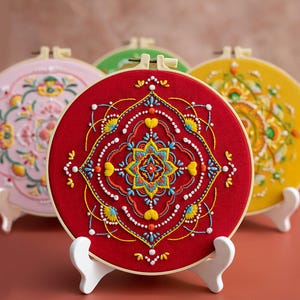 Beginner-Friendly Hand Embroidery Kit,China Dunhuang Algae Well Pattern Contrasting Colors Embroidery Pattern Kit,Embroidery Sample Kit-8in