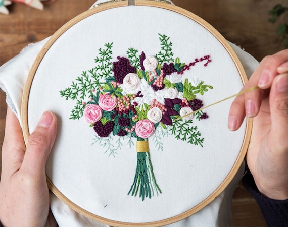 Embroidery Bouquet Kit for Beginners, 3D Modern Hand Embroidery Flower  Roses, DIY Wedding Gift, Learn to Embroider, Adult Craft-8 Inches 