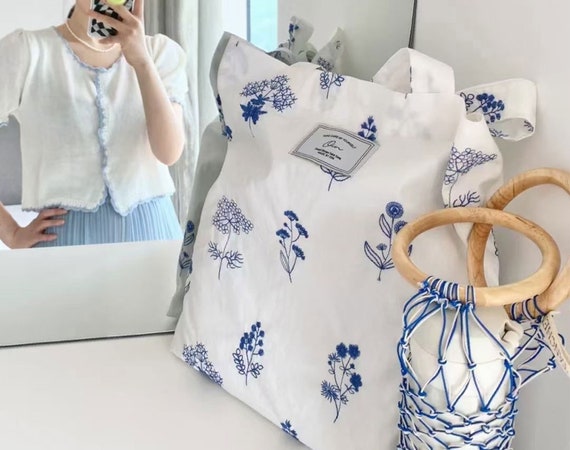 Lot De 6 Coupons De Tissu Coton - Motif Petites Fleurs Bleues Sur Fond Blanc, Dimensions 140x50 Cm Chacun, Neuf