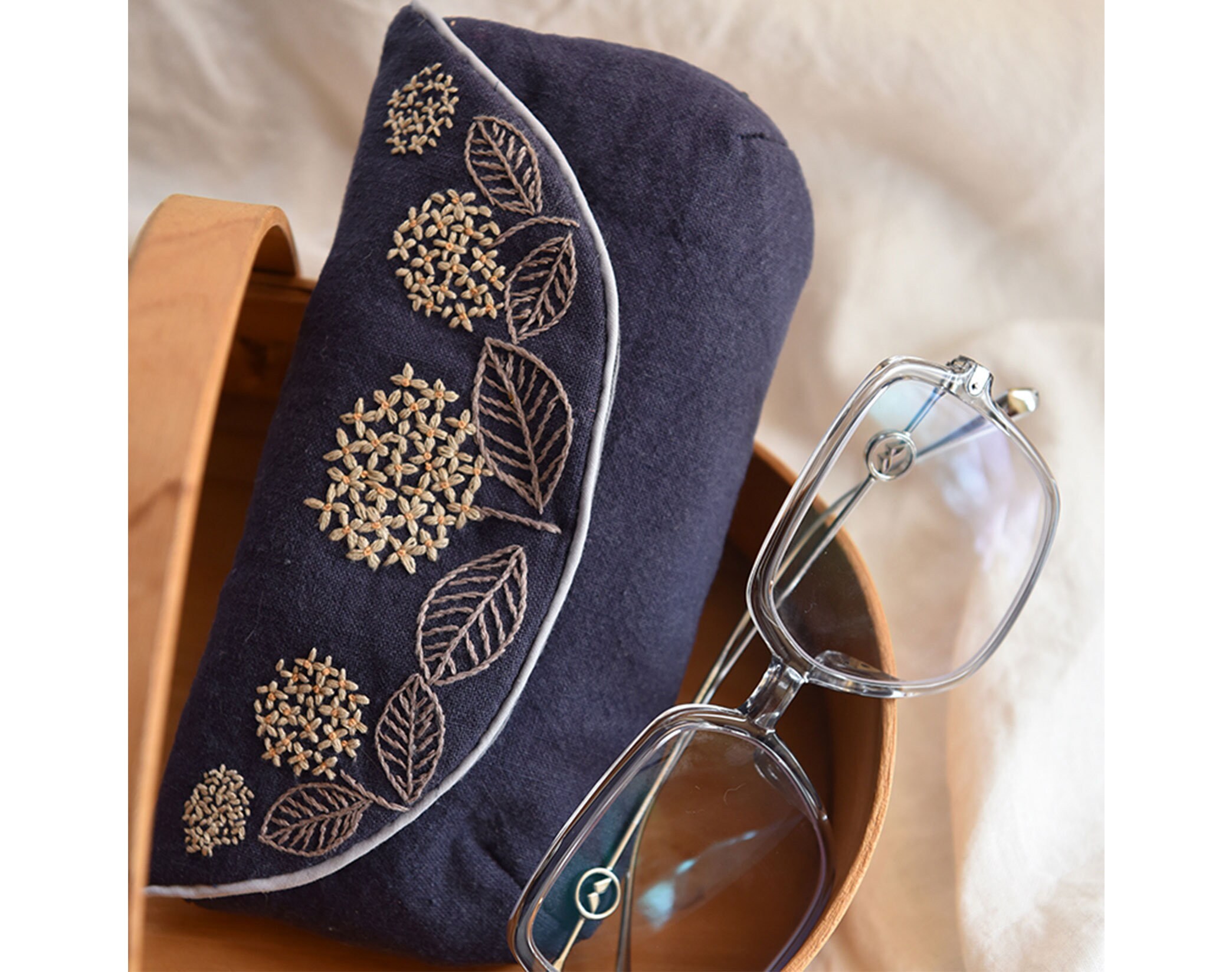Hand Embroiedery Eyeglasses Bag Kitdiy Needlework Etsy