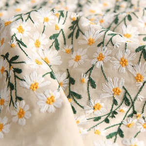 Tessuto di cotone e lino con margherite ricamate, motivo floreale pastorale, tessuto naturale per decorazioni per la casa fatte a mano e fai da te - Larghezza 140 cm/55 pollici
