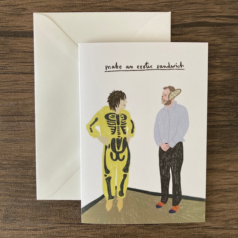 Puede incluir: Una tarjeta de felicitaci&oacute;n con un esqueleto con un disfraz amarillo y el texto "make an exotic sandwich".