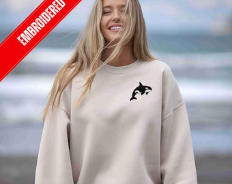 Sudadera con bordado de orca / Gildan 18000 Unisex de mezcla pesada / Cuello redondo minimalista con estampado de vida silvestre oceánica