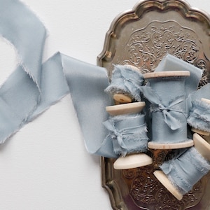 leisteenblauw zijden lint, hand geverfd zijden lint, stoffig blauw, oud blauw, blauwgrijs zijden lint, boeketlint, bruiloft zijden lint