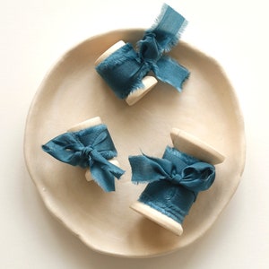 Indigoblaues Seidenband,Handgefärbtes Seidenband,Blaues Band,Hochzeitseinladung,Brautstrauß,Hochzeit Flatlay Styling