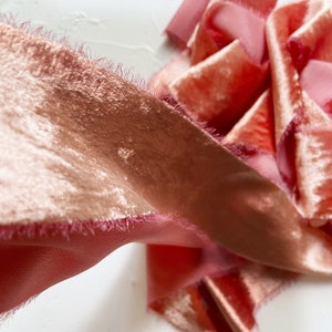 SALMÃO - fita de veludo de seda rasgada à mão, tingida à mão, fita de veludo vermelho rosa, fita para guirlandas de natal, buquês de casamento, embrulho de presente