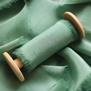 Cinta de seda teñida a mano verde en FERN, cinta de seda para ramo de novia, votos de boda, estilo de fotografía, cinta para decoración de bodas, invitaciones