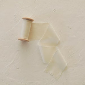 fita marfim, fita crepe de chine, fita de seda para casamento, fita para buquê de noiva, convites de casamento, embrulho para presente, papelaria, fita off white